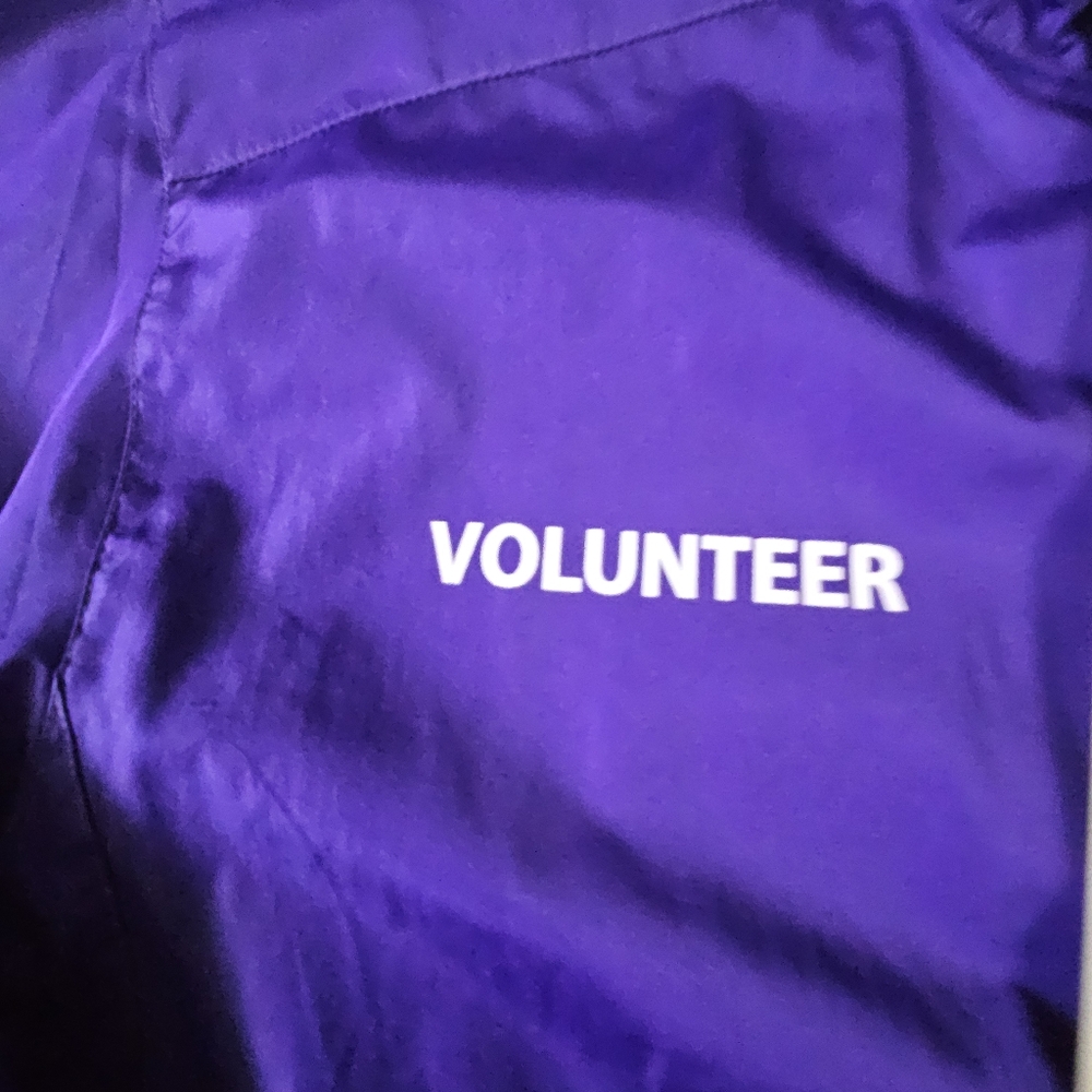 Disney World 2016 1/2 Marathon Volunteer Windbreaker Jacket Adult Med. 92999 - Picture 7 of 11